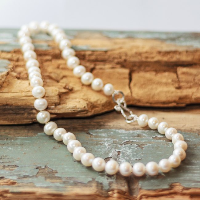 Simple pearl necklace - small