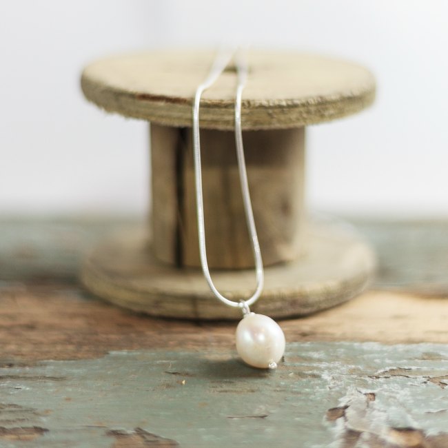 Single baroque pearl pendant - small