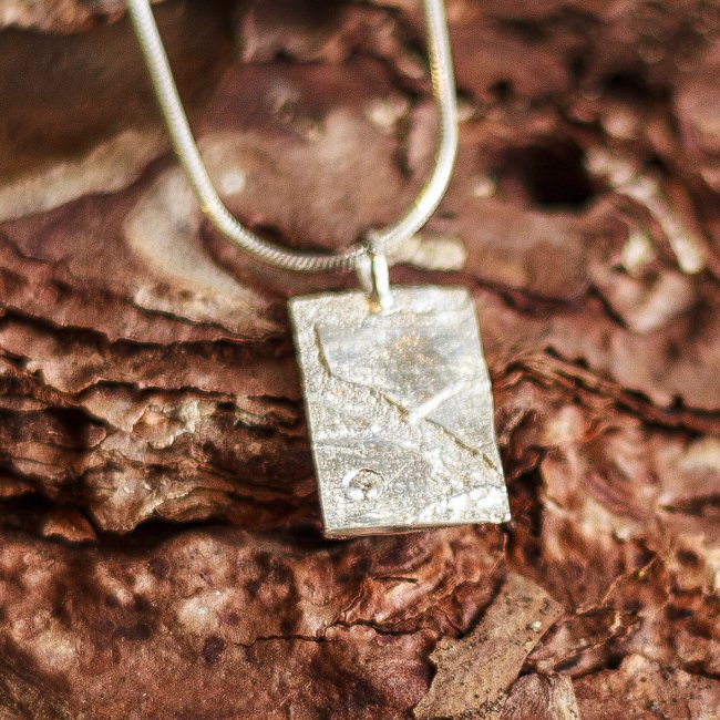 Textured pendant with diamond-small