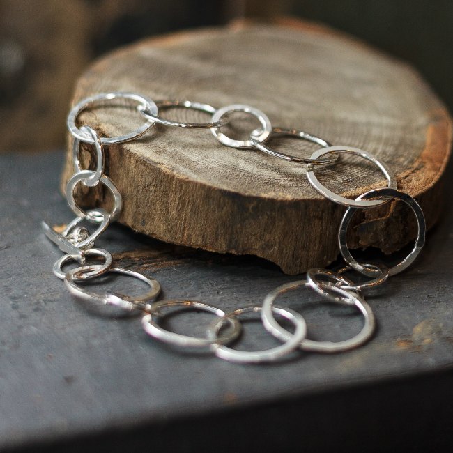 Delicate loop bracelet - small