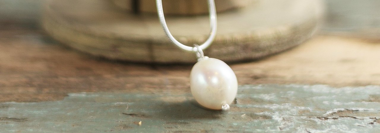 Single baroque pearl pendant - large