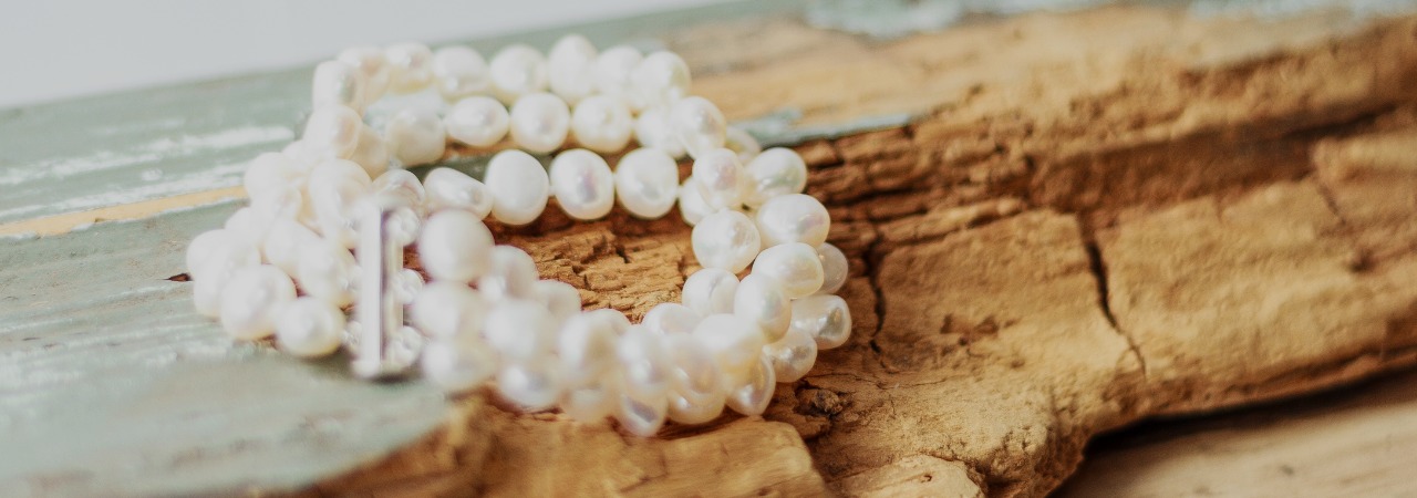 Triple strand pearl bracelet - large
